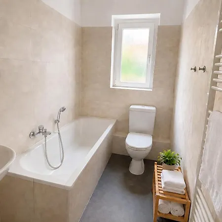 Zentrale Mit Boxspringbetten, Wifi, Smart Tv, Balkon, Self Check-in Halberstadt